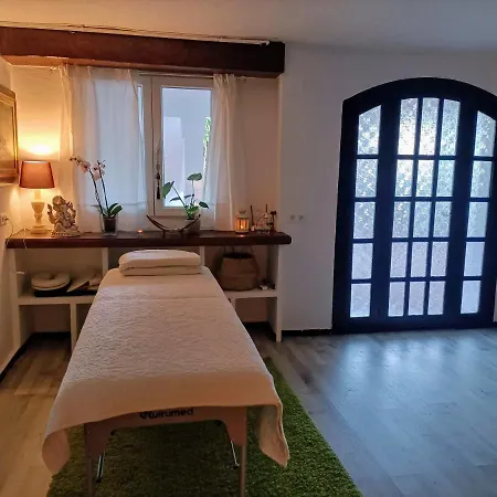 Tottam Art & Healthy Garden Lodge